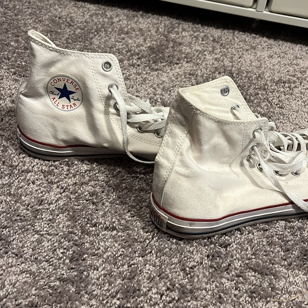 Men’s White Converse Chuck Taylor size 10